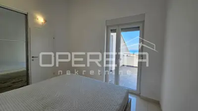 Stan 92 m², Novalja - pogled na more i tri terase - 10