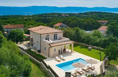 Villa 168 m², Dobrinj und Umgebung - beheizter Pool und Garten