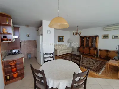 Stan 85 m², Trstenik, Split - komforan i klimatiziran