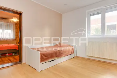 House 230 m², Ozalj, center - yard 5,026 m² - 16