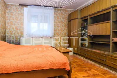 House 230 m², Ozalj, center - yard 5,026 m² - 14
