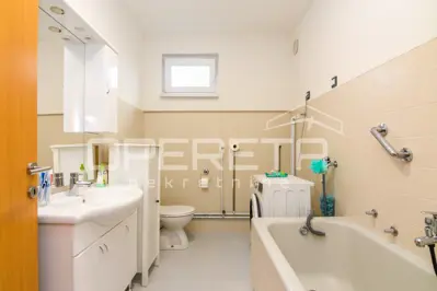 House 230 m², Ozalj, center - yard 5,026 m² - 3