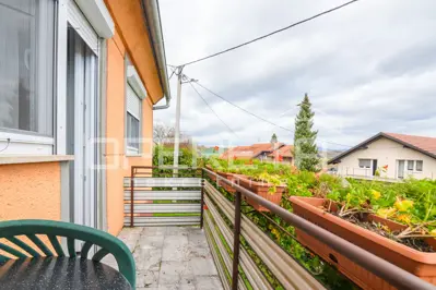 House 230 m², Ozalj, center - yard 5,026 m² - 9
