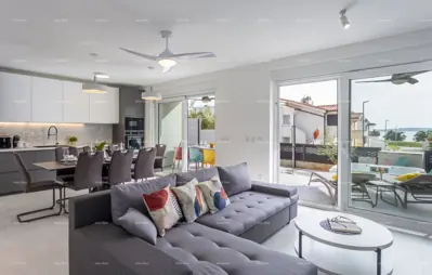 Kuća u nizu, Medulin, vrt s jacuzijem i blizu mora