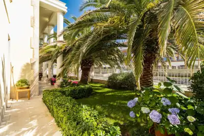 Villa 1000 m², Crveni Vrh - erste Reihe zum Meer - 10