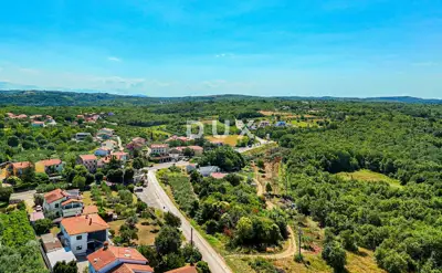 Građevinsko zemljište, Buje - mirno okruženje novijih kuća
