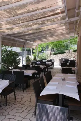 Pansion 1.150 m², Novi Vinodolski - 17 soba i restoran - 7