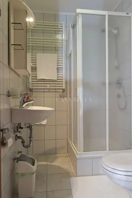 Pansion 1.150 m², Novi Vinodolski - 17 soba i restoran - 19