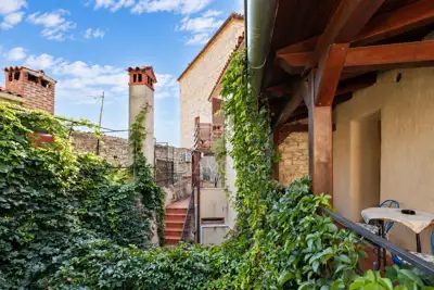 Commercial space 249 m², Bale - cafe, restaurant and 5 apartments - 18