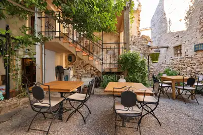 Commercial space 249 m², Bale - cafe, restaurant and 5 apartments - 3