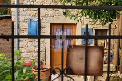 Commercial space 249 m², Bale - cafe, restaurant and 5 apartments - 5