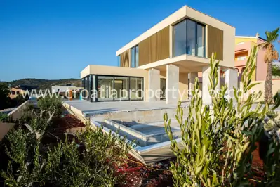 Vila 246 m², Rogoznica - mirna uvala i pogled na more