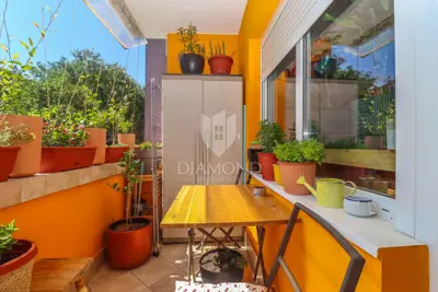 Stan u Puli, Centar - potpuno renoviran i balkon - 2