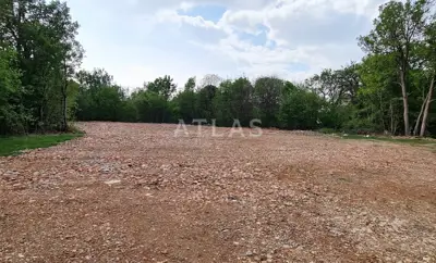Građevinsko zemljište 1.037 m², Grobnik - ravna parcela