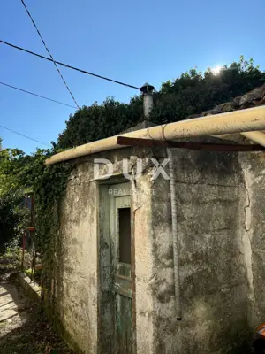 Kuće 220 m², Križišće - tri kuće za adaptaciju - 21