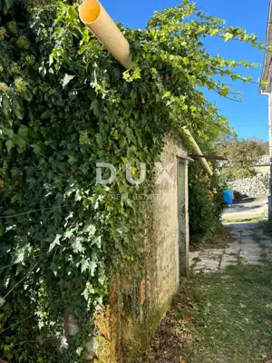 Kuće 220 m², Križišće - tri kuće za adaptaciju - 18