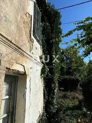 Kuće 220 m², Križišće - tri kuće za adaptaciju - 13