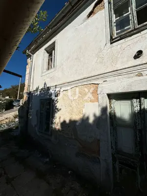 Kuće 220 m², Križišće - tri kuće za adaptaciju - 11
