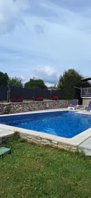 Samostojeća kuća s bazenom na mirnoj lokaciji - 2