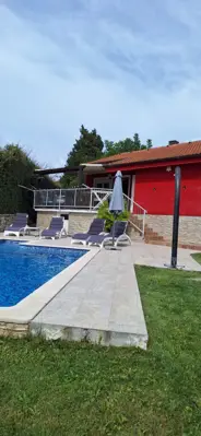 Samostojeća kuća s bazenom na mirnoj lokaciji - 6