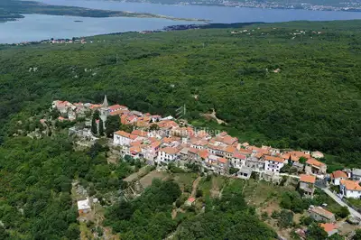Građevinsko zemljište 835 m², Dobrinj - mirna lokacija - 10