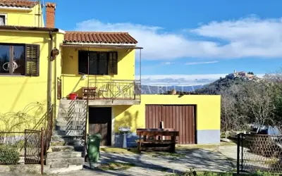 Motovun – kuća na mirnoj lokaciji s očaravajućim pogledom, 200 m² na o