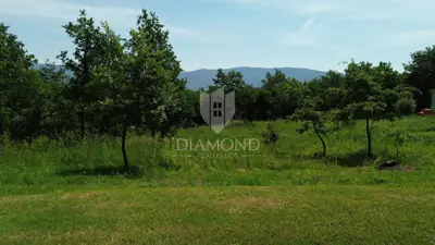 Pićan, spacious building plot - 4