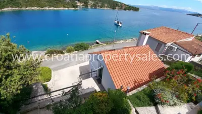 Kuća 115 m², Šolta - prvi red do mora