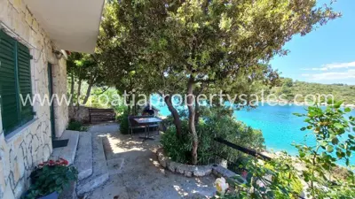 Kuća 115 m², Šolta - prvi red do mora - 3