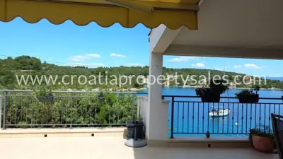 Kuća 115 m², Šolta - prvi red do mora - 11