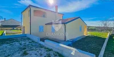 Kuća 153 m², Kaštel - bazen i velika okućnica - 4
