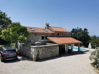 Kamena kuća 100 m², Malinska - bazen i okućnica - 3