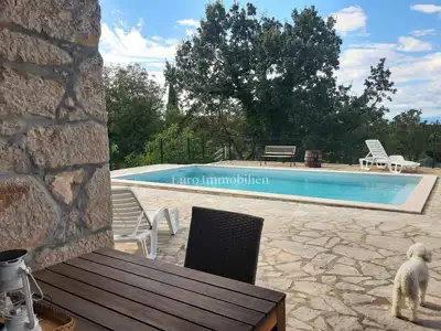 Kamena kuća 100 m², Malinska - bazen i okućnica - 5