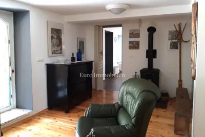 Kamena kuća 100 m², Malinska - bazen i okućnica - 11