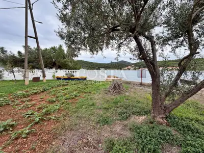 Građevinsko zemljište 1.037 m², Sutomišćica - 1. red do mora - 5