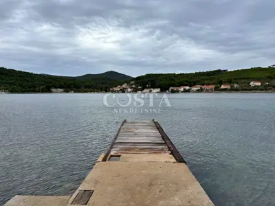 Građevinsko zemljište 1.037 m², Sutomišćica - 1. red do mora - 6