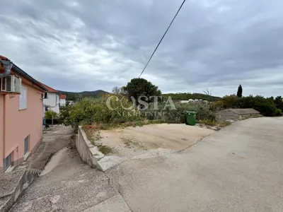 Građevinsko zemljište 1.037 m², Sutomišćica - 1. red do mora - 7