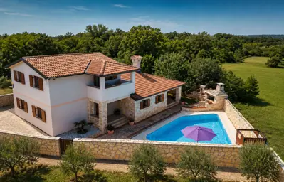Kuća 140 m², Marčana - bazen i ljetna kuhinja