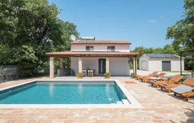 Haus 100 m², Žminj - Pool und Grundstück 785 m² - 2