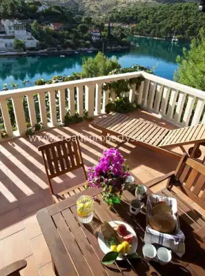 Stone house on Brač, 30 m from the sea, quiet location - 2