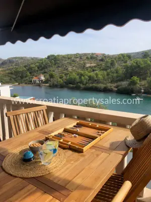 Stone house on Brač, 30 m from the sea, quiet location - 8
