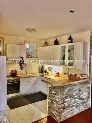 Stone house on Brač, 30 m from the sea, quiet location - 12