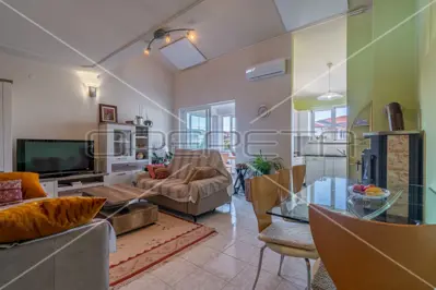 Wohnung 104 m², Poreč - ruhige Straße und Galerie