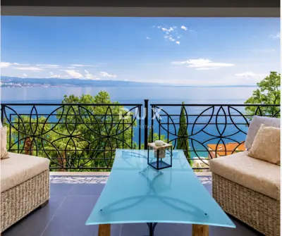 House for sale in Opatija - Centar, 482 m²