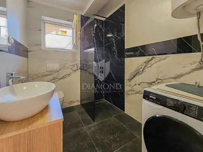 Stan 35 m², Novigrad - okućnica 20 m² i parkirno mjesto - 7