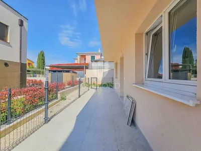 Stan 35 m², Novigrad - okućnica 20 m² i parkirno mjesto - 2