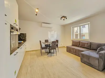 Stan 35 m², Novigrad - okućnica 20 m² i parkirno mjesto