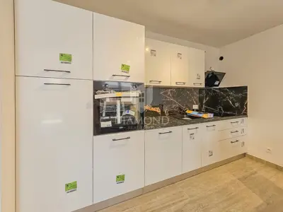 Stan 35 m², Novigrad - okućnica 20 m² i parkirno mjesto - 3