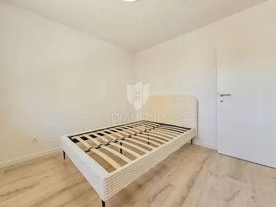 Stan 35 m², Novigrad - okućnica 20 m² i parkirno mjesto - 5