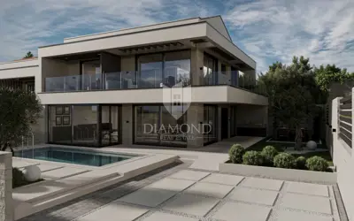 Villa 249 m², Umag - 100 m from the sea and beach